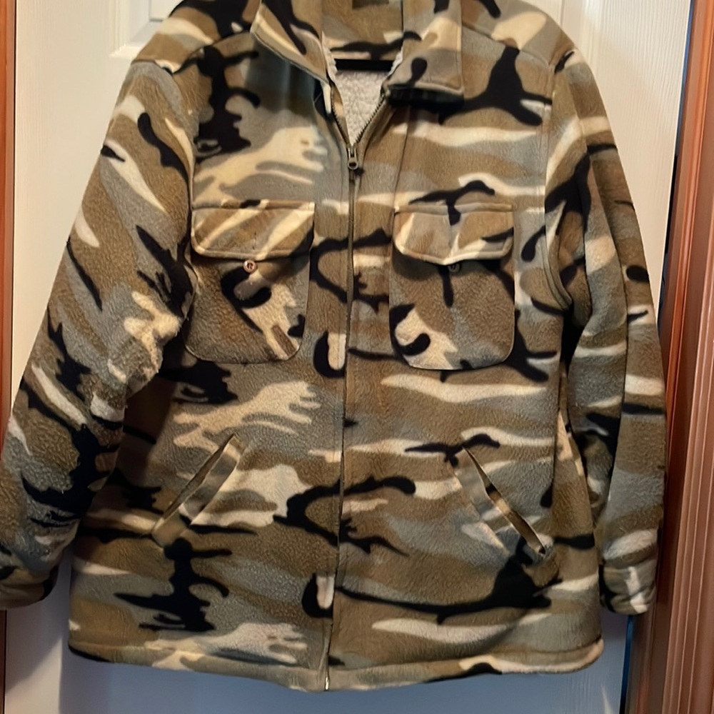 Camo fleece jacket, women med